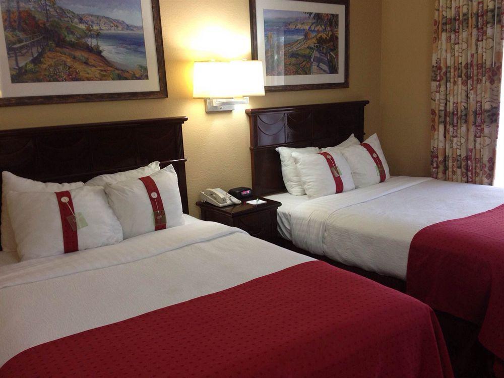 Red Roof Inn Plus & Suites Тампа Экстерьер фото