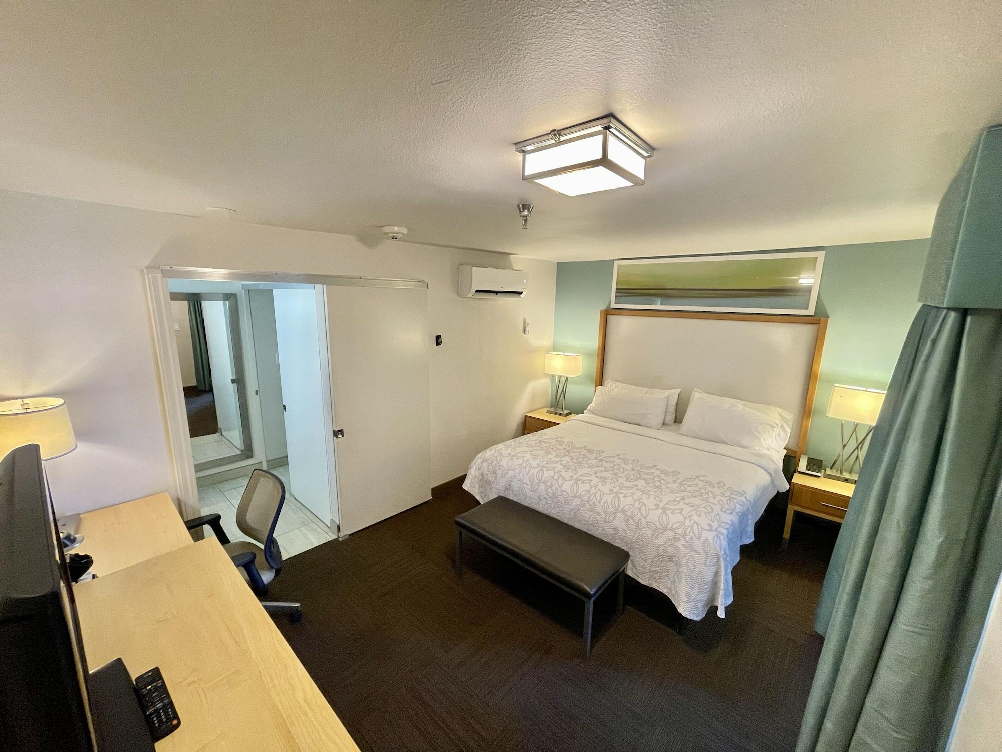 Red Roof Inn Plus & Suites Тампа Экстерьер фото