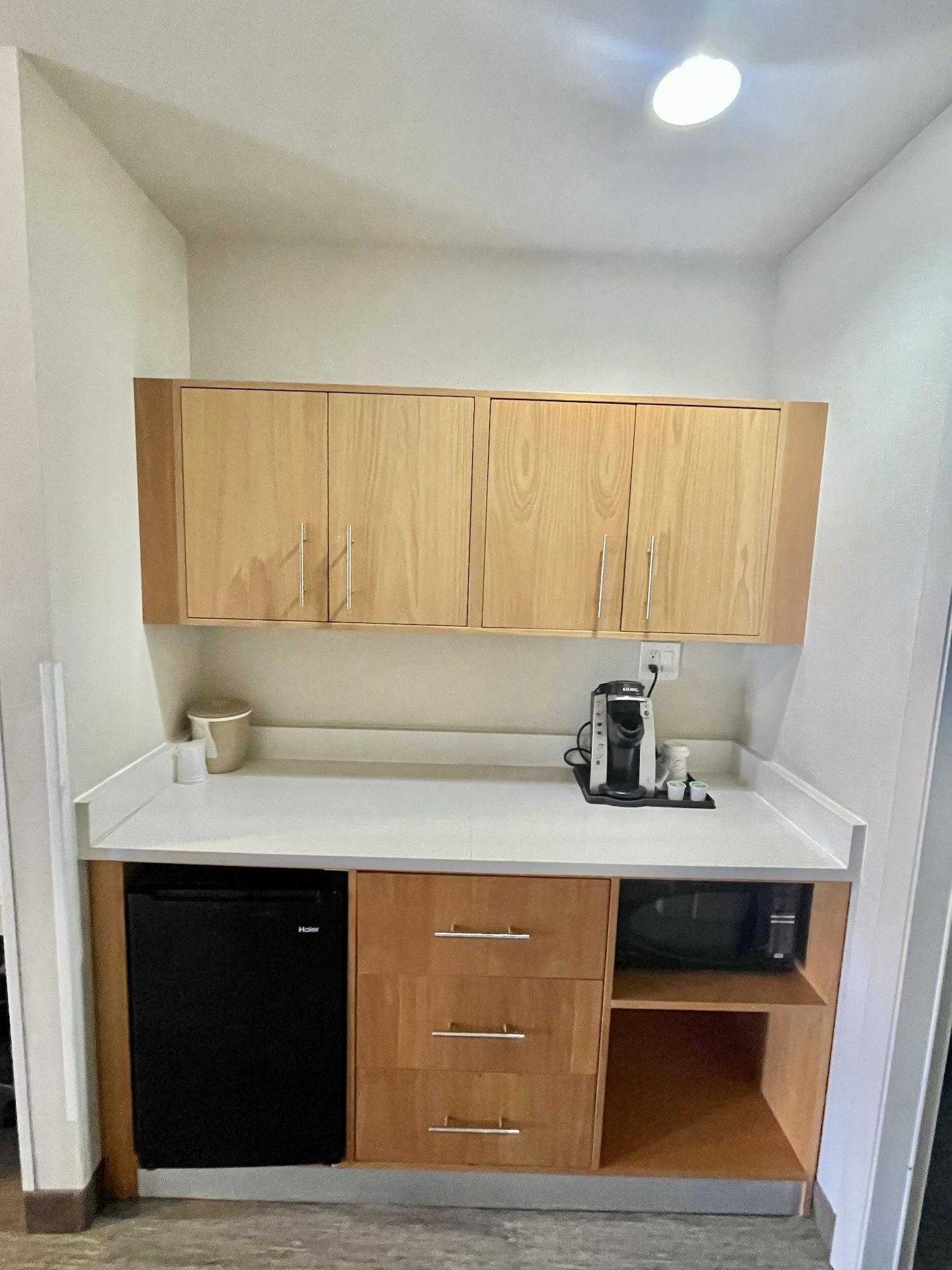 Red Roof Inn Plus & Suites Тампа Экстерьер фото