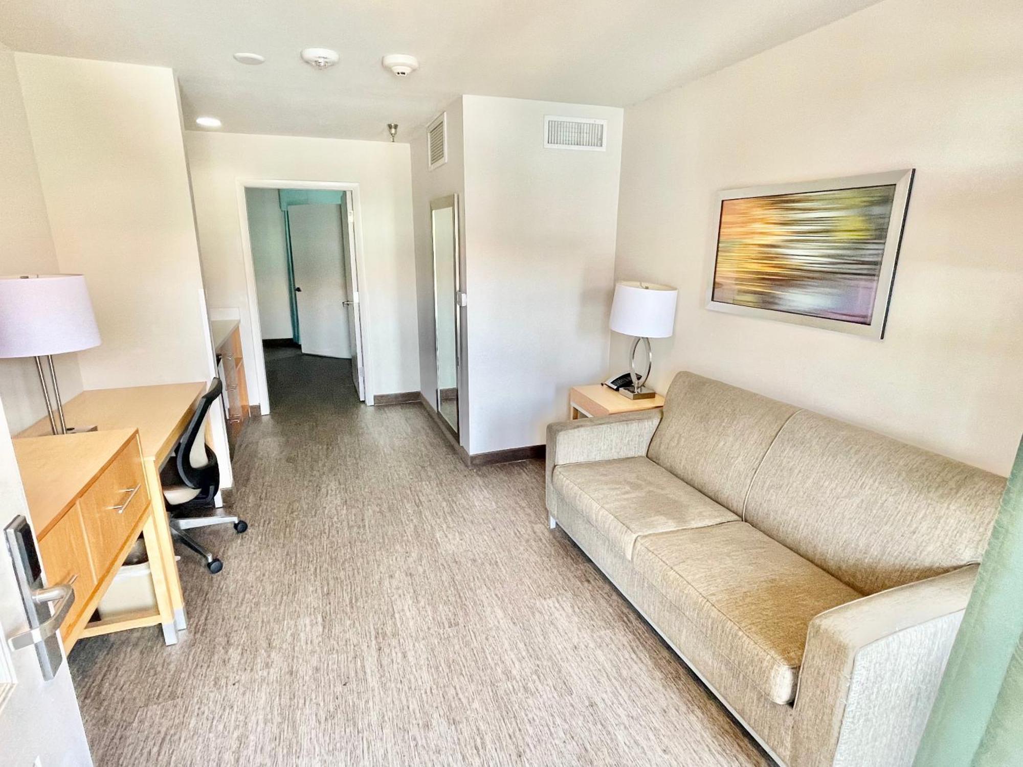 Red Roof Inn Plus & Suites Тампа Номер фото