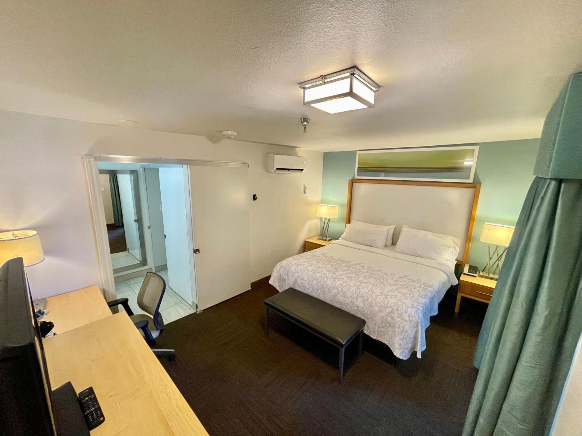 Red Roof Inn Plus & Suites Тампа Номер фото